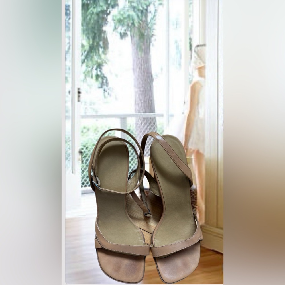 Elegant Tan Women's Sandals Wedge heels size 7.5 
Tan color jazz brand